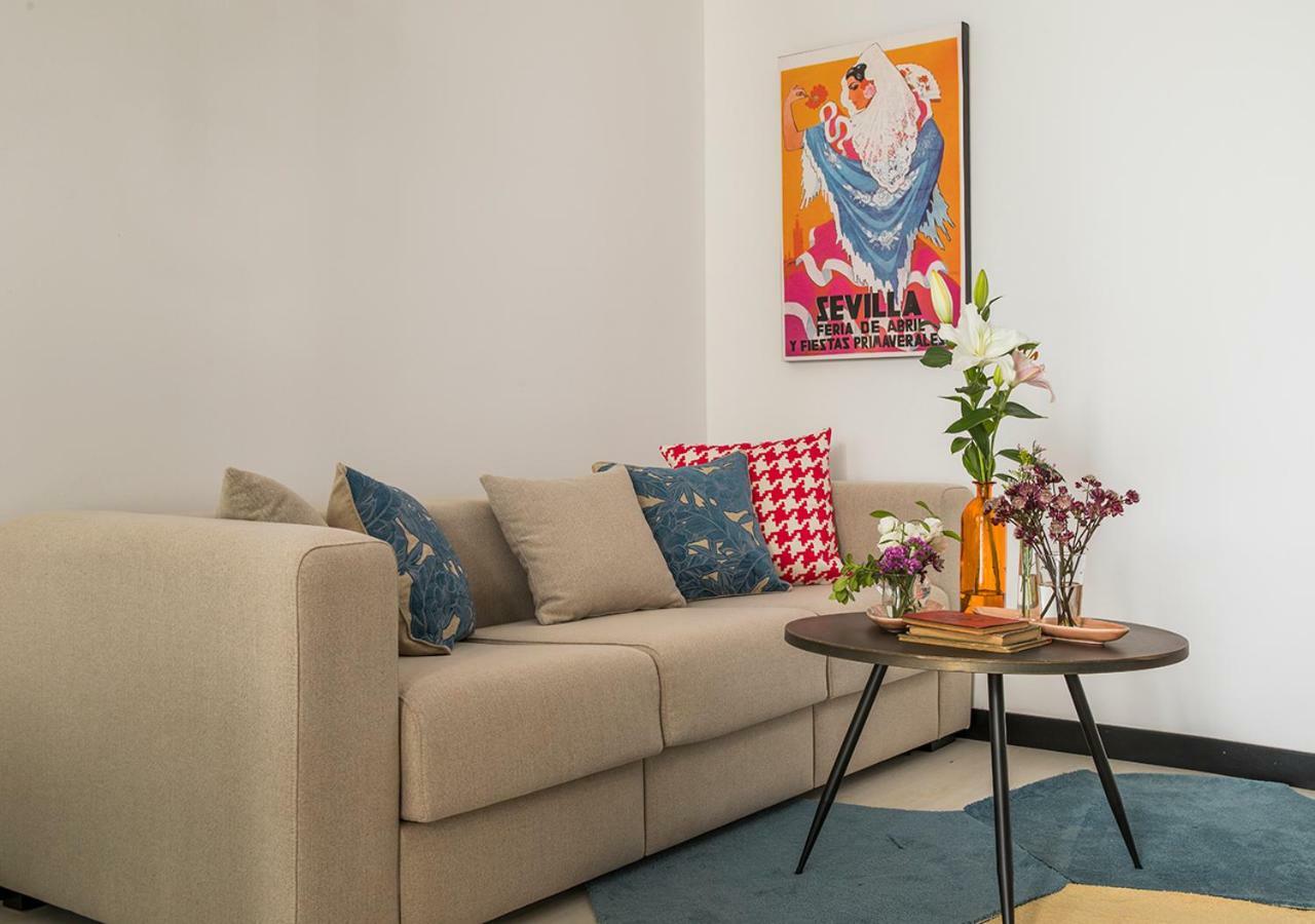 Feria Pool & Luxury Apartment Seville Ngoại thất bức ảnh