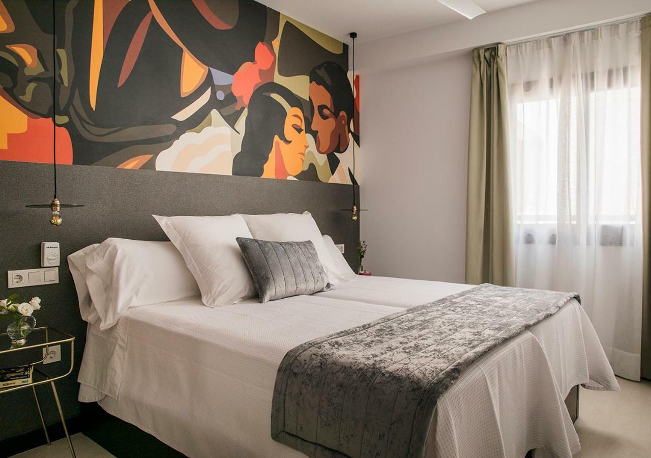 Feria Pool & Luxury Apartment Seville Ngoại thất bức ảnh