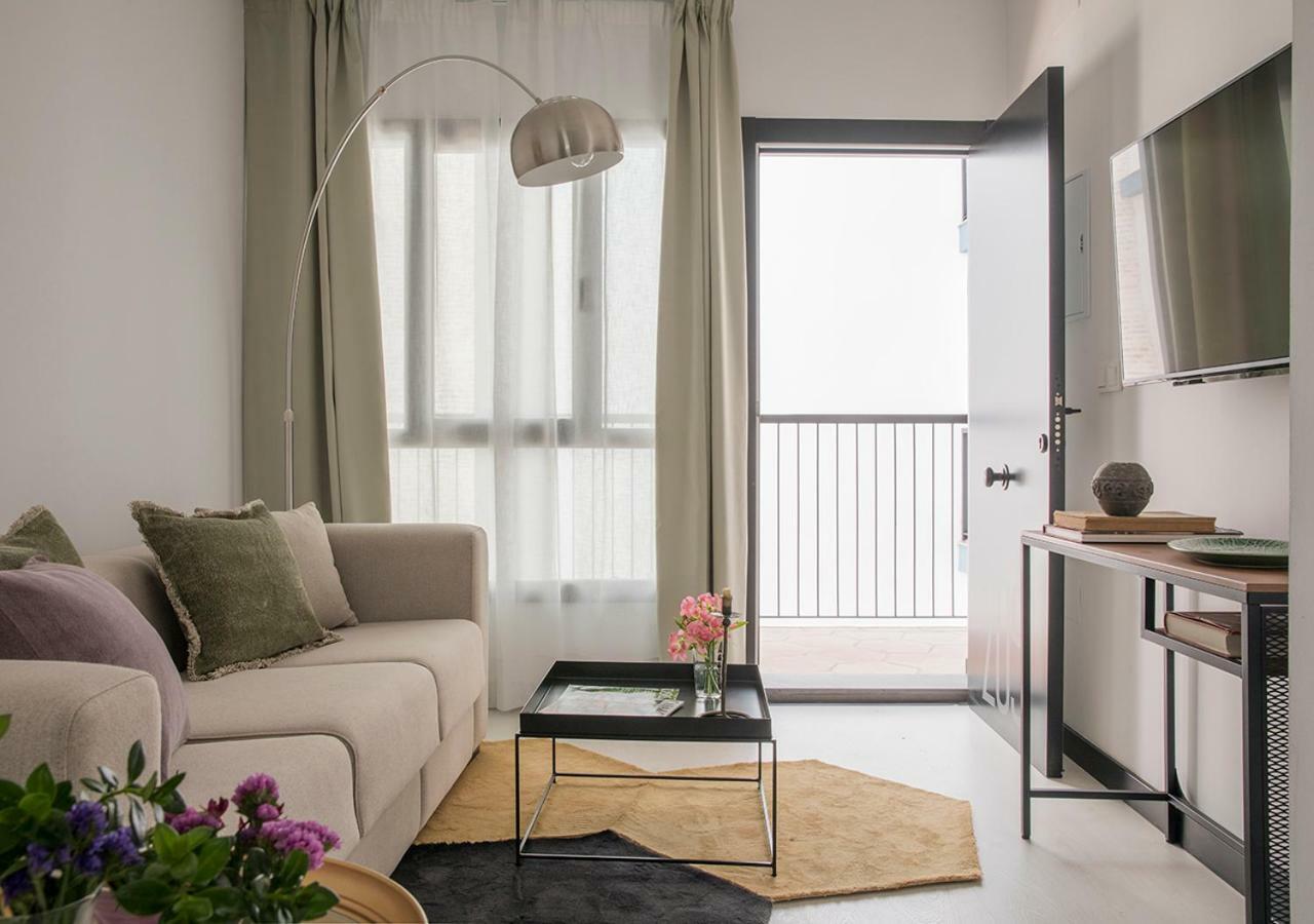 Feria Pool & Luxury Apartment Seville Ngoại thất bức ảnh